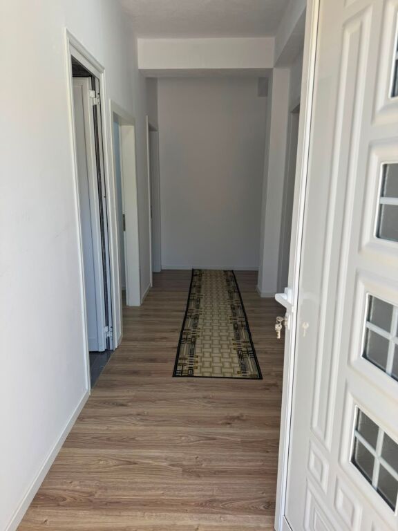 🏡 Jepet me qira hyrje 2+1 në Qytet Studenti💰 35.000 Lekë/muaj