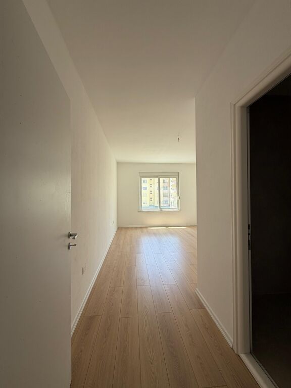 Shitet Apartament 2+1