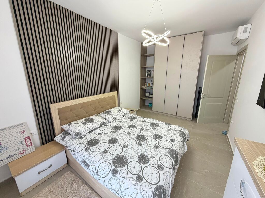 Jepet me qera apartament 1+1  📍 Adresa: Stacioni i Trenit, Rruga Jordan Misja, Tiranë 🏢 Kati: 5 🛋️ I mobiluar dhe i pabanuar më parë 💰 Çmimi: 60,000 lekë/muaj