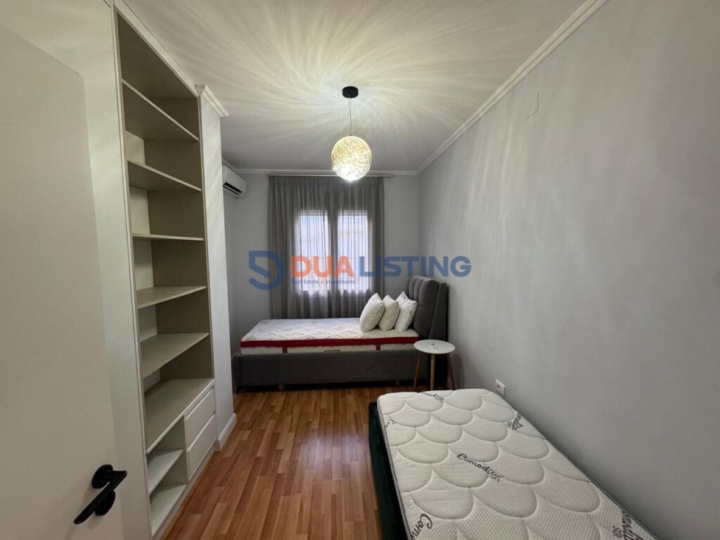 JEPET ME QIRA APARTAMENT 2+1+2 TEK KOMUNA E PARISIT , KRISTAL CENTER !!