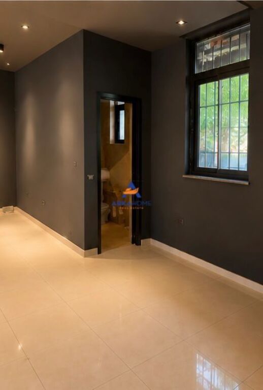 LOCALE COMMERCIALE IN AFFITTO 100M2 "VICINO A PIAZZA WILSON" 200.000 LEKE