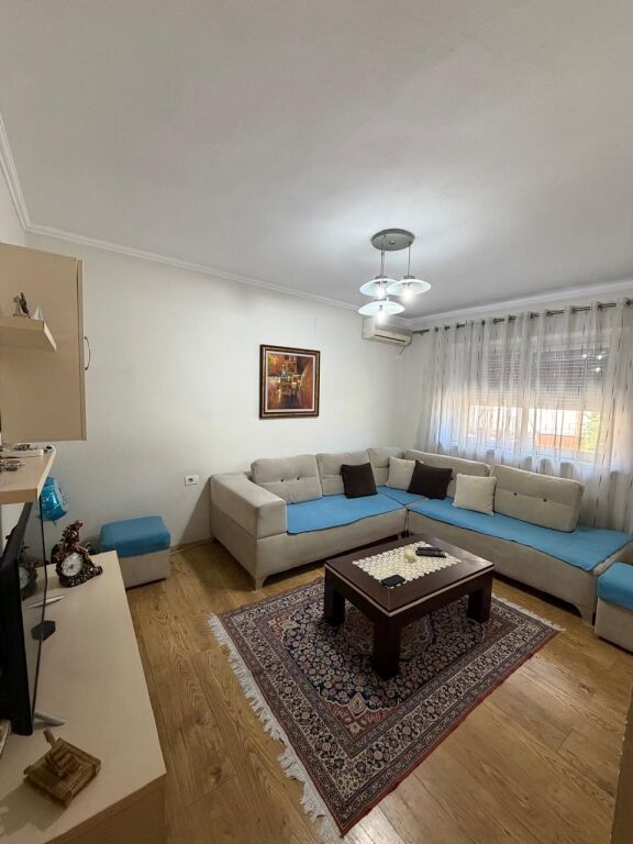 Kryqezimi i Shkolles se Bashkuar,Rr.Imer Ndregjoni jepet me qera apartament 1+1,e mobiluar 460Euro