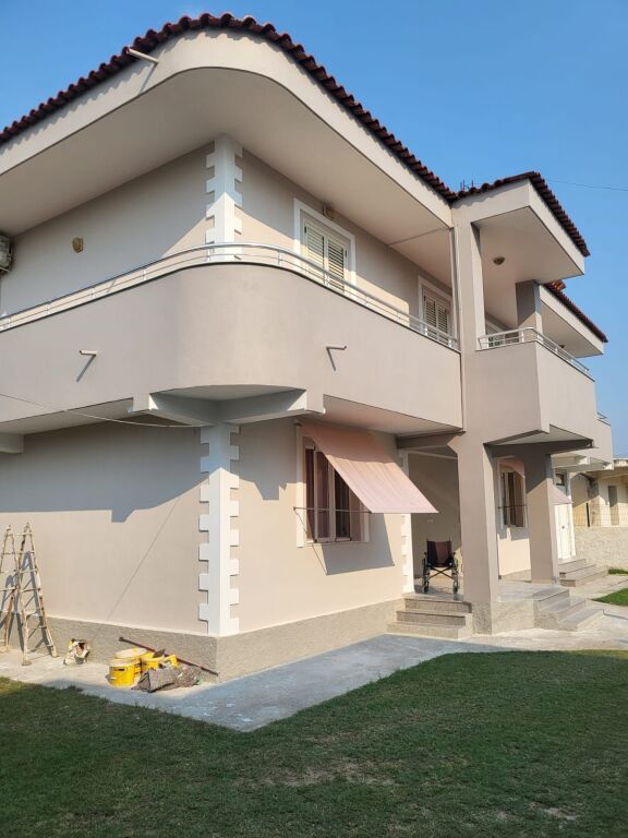 Vilë 2-Katëshe për Shitje në Plazh – Pranë Kompleksit Kasa