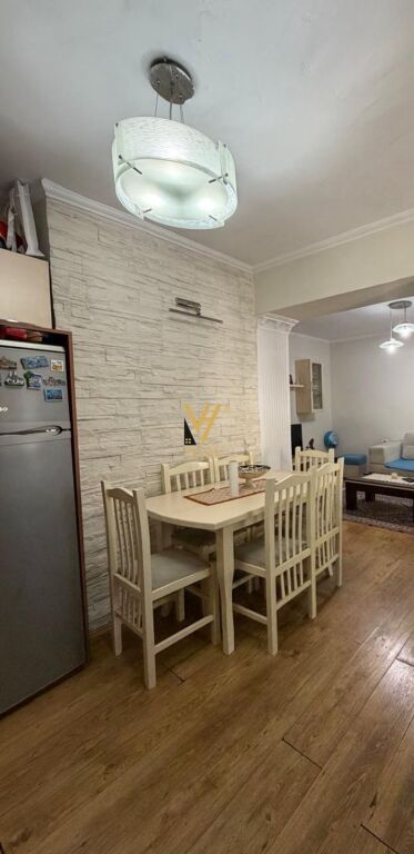 JEPET APARTAMENT 1+1 ME QERA TE SHKOLLA E BASHKUAR 450 EURO
