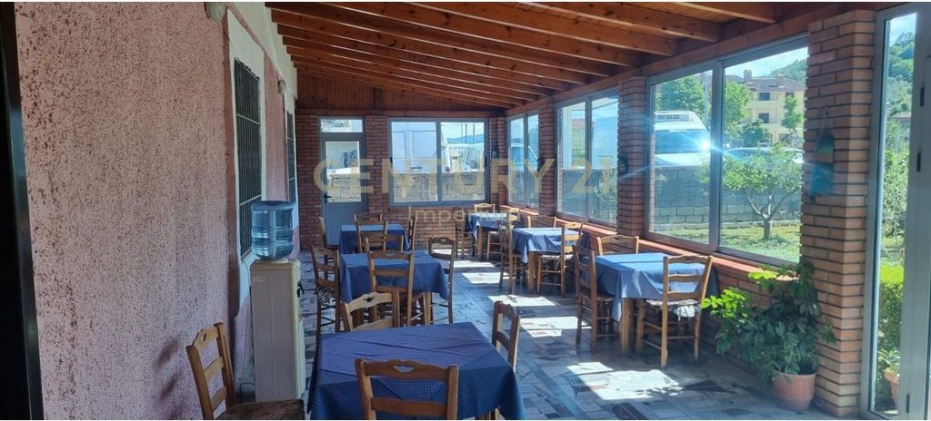 Bar Lokal në Shitje në Berat!