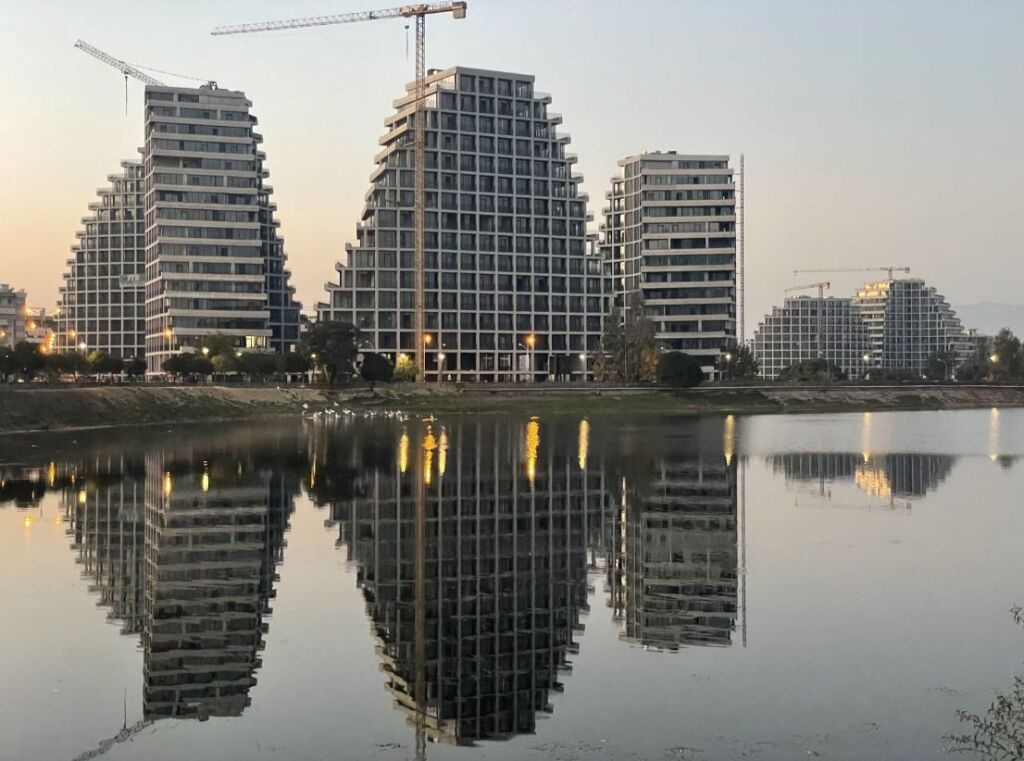 SHITET APARTAMENT ULTRA-LUKSOZ NË LAKE VIEW RESIDENCE