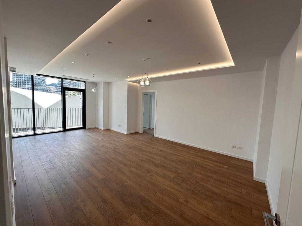 🏢 Jepet me Qira Apartament 2+1 + Post Parkimi 📍 Rruga e Kosovarëve, Rezidenca Lake View