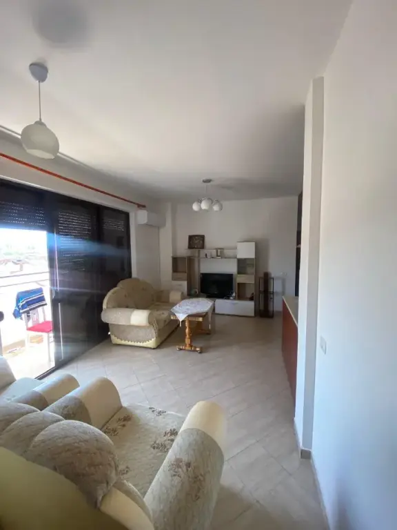 Apartment 2+1 me qira ne Kinostudio