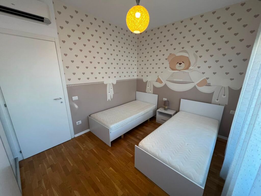 Apartament 2+1+ Parking per qira tek Rruga e Barrikadave.