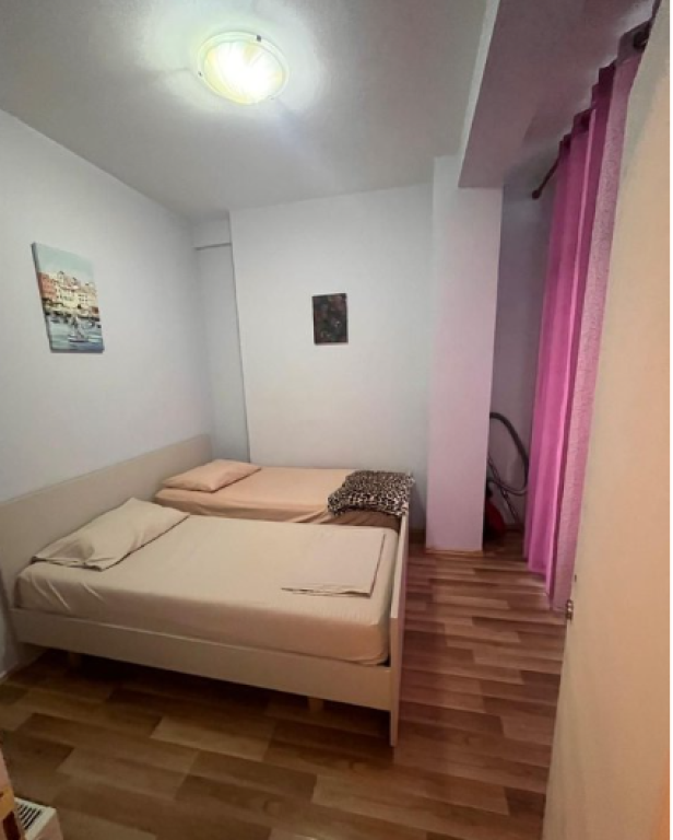Shitet Apartament 2+1 tek Komuna e Parisit
