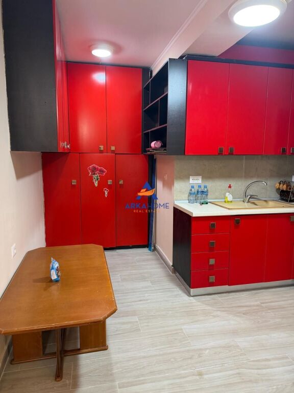 JEPET APARTAMENT PER SHITJE 2+1+BALLKON "BULEVARDI ZOGU I PARË" 252300 EURO