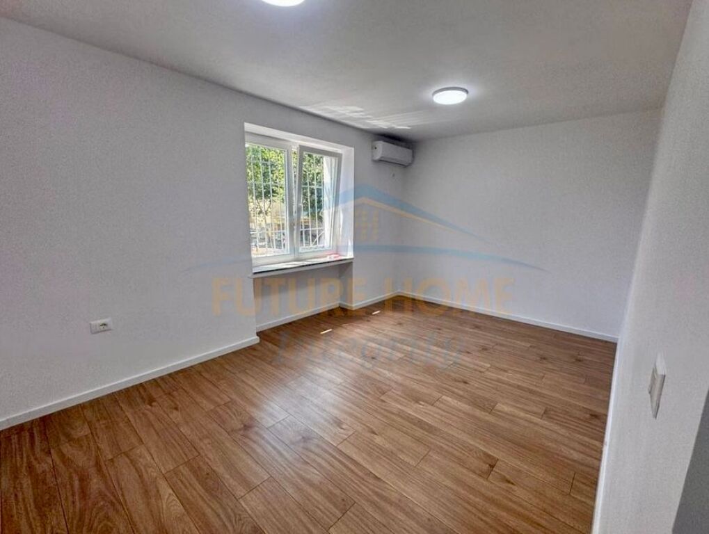 Qera, Ambient për Zyra, Stacioni i Trenit, Tiranë.