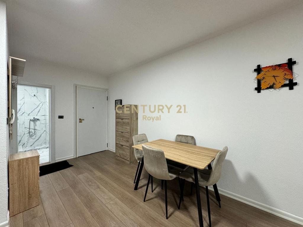 Jepet me qira apartament 2+1+2 plus post parkimi ne Rrugen e Kosovareve