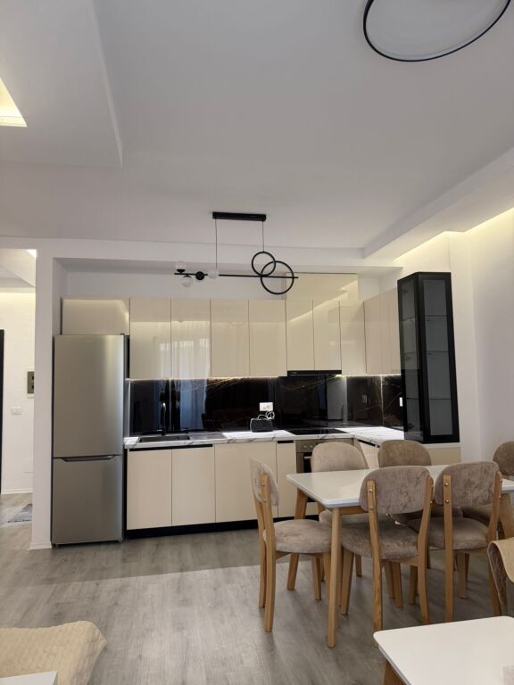 Qera | Apartament 2 + 1 + 2 | Shkolla Bashkuar | 550 €/muaj