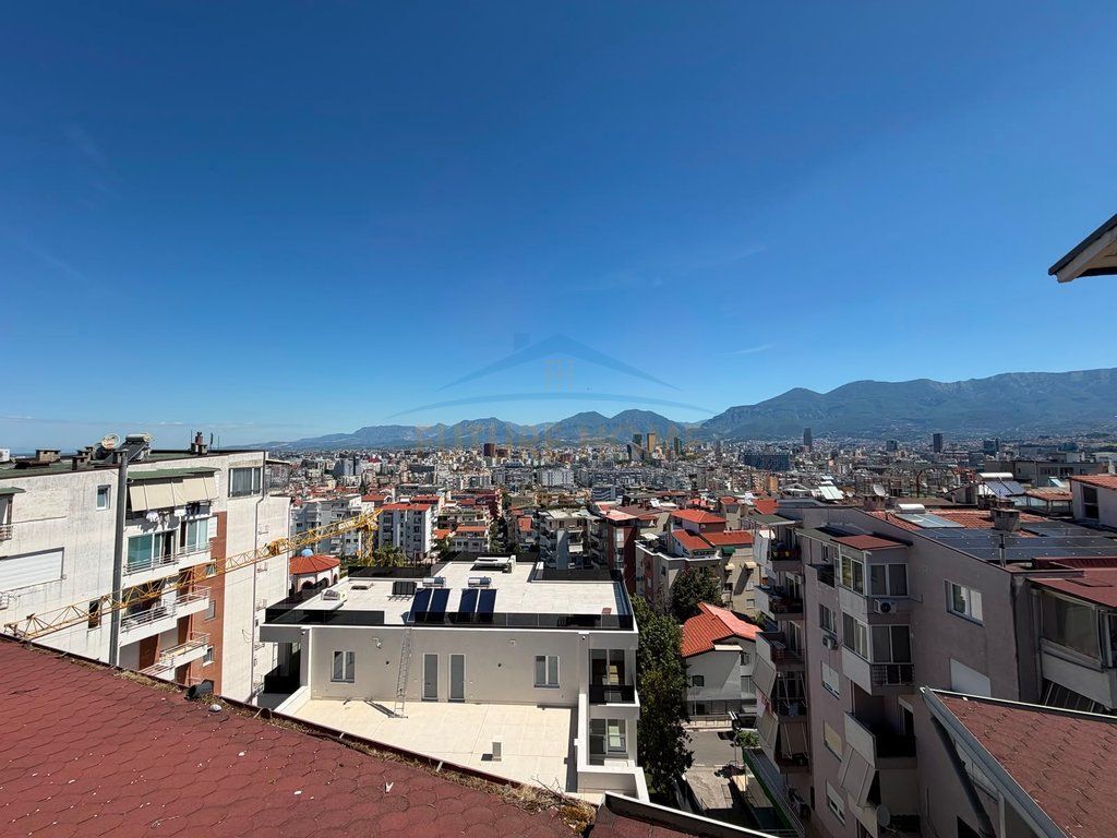 Shitet, Duplex 4+1+2, Selite , Tiranë.