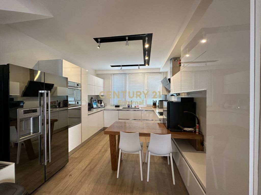 Duplex 3+1 in affitto a Kodra e Diellit 1