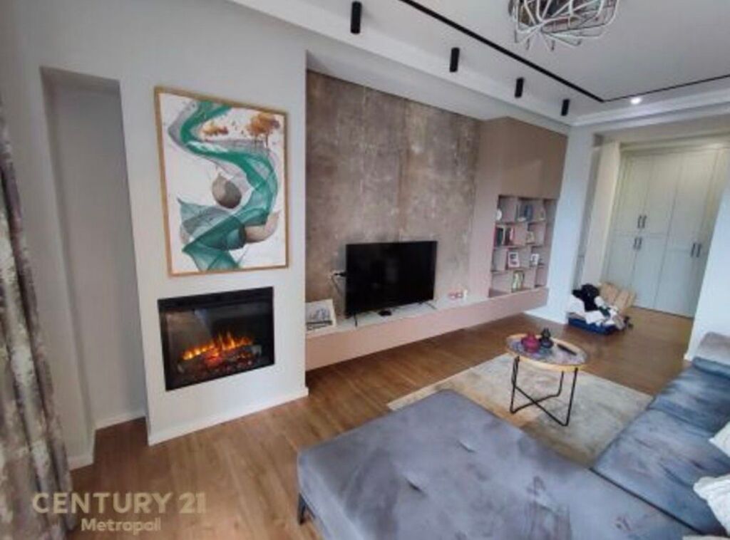 APARTAMENT 2+1+PARKIM+OBORR, LIQENI I THATE!
