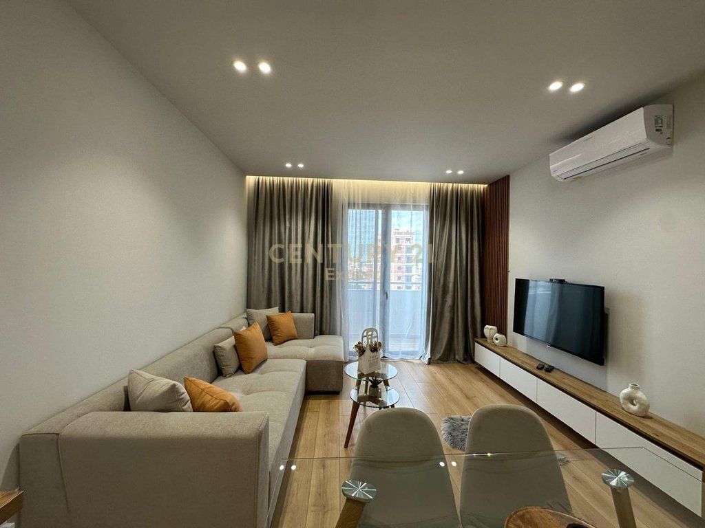 APPARTAMENTO 2+1+2+POSTO AUTO VICINO A SPAK 800 € /Mese