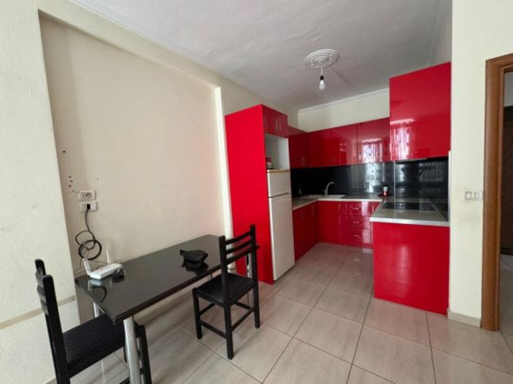Jepet me Qera Apartament 1+1 Astir