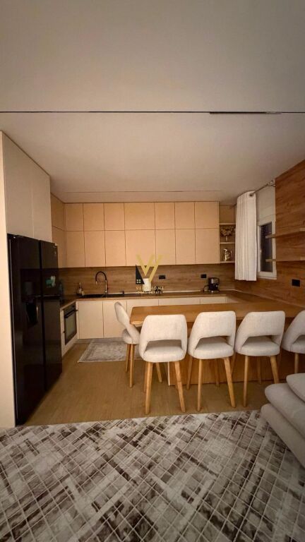 JEPET APARTAMENT 1+1 ME QIRA TE RRUGA E DIBRES 65.000 LEKE