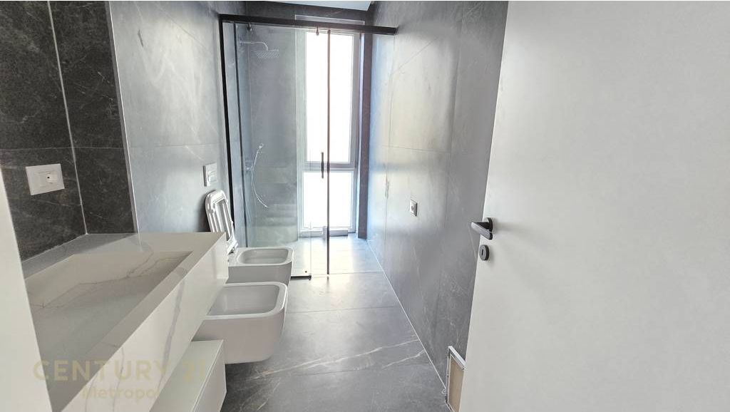 Villa con piscina in affitto in una residenza privata, vicino al Lago Secco! Metropol142923