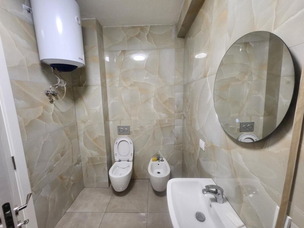 APARTAMENT 2+1 ME QIRA TEK BULEVARDI I RI!