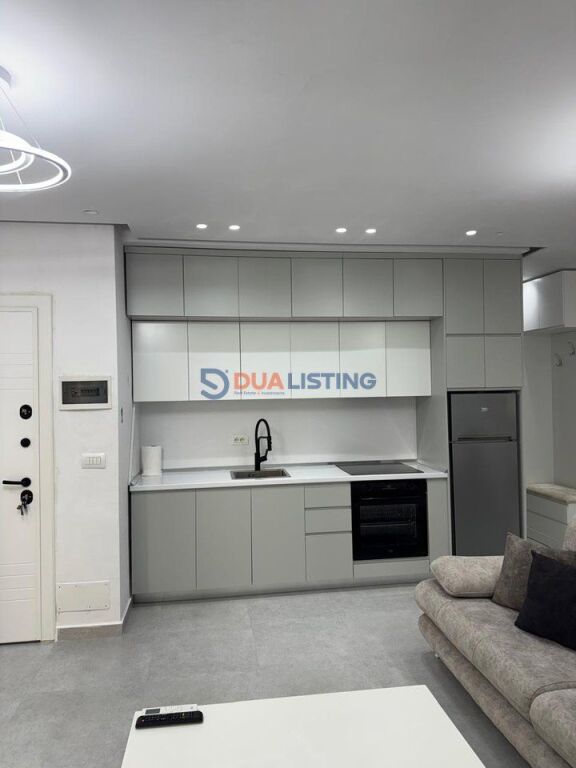 We rent a 2+1 apartment at the Tom Doshi Complex, Shkoze.
