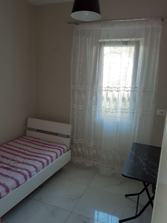JEPET ME QIRA KATI I TRETË I NJË SHTËPIE PRIVATE