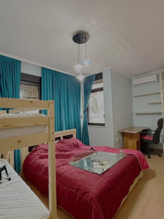Appartamento 2+1+2 con balcone in affitto nella zona di Blloku. POSSIBILITÀ PER AIRBNB