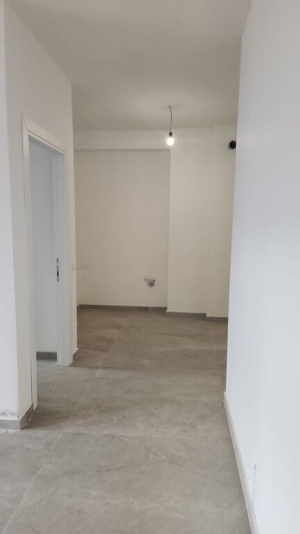 Locale commerciale in affitto a Myslym Shyri