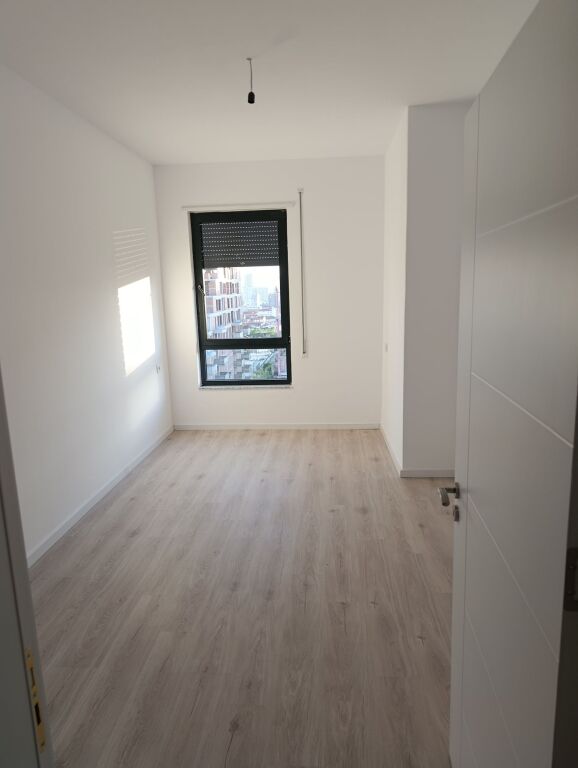 Qera | Apartament 2 + 1 + 2 | Rruga 5 Maji | 450 €/muaj