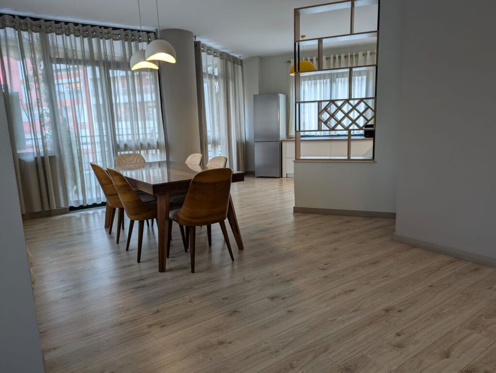 APARTAMENT 3+1+3 PLUS PARKIM ME QIRA PRANE NOBIS!
