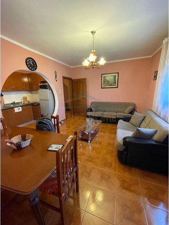 Qera, Apartament 2+1, Ish Parku i Autobuzave , Tirane.