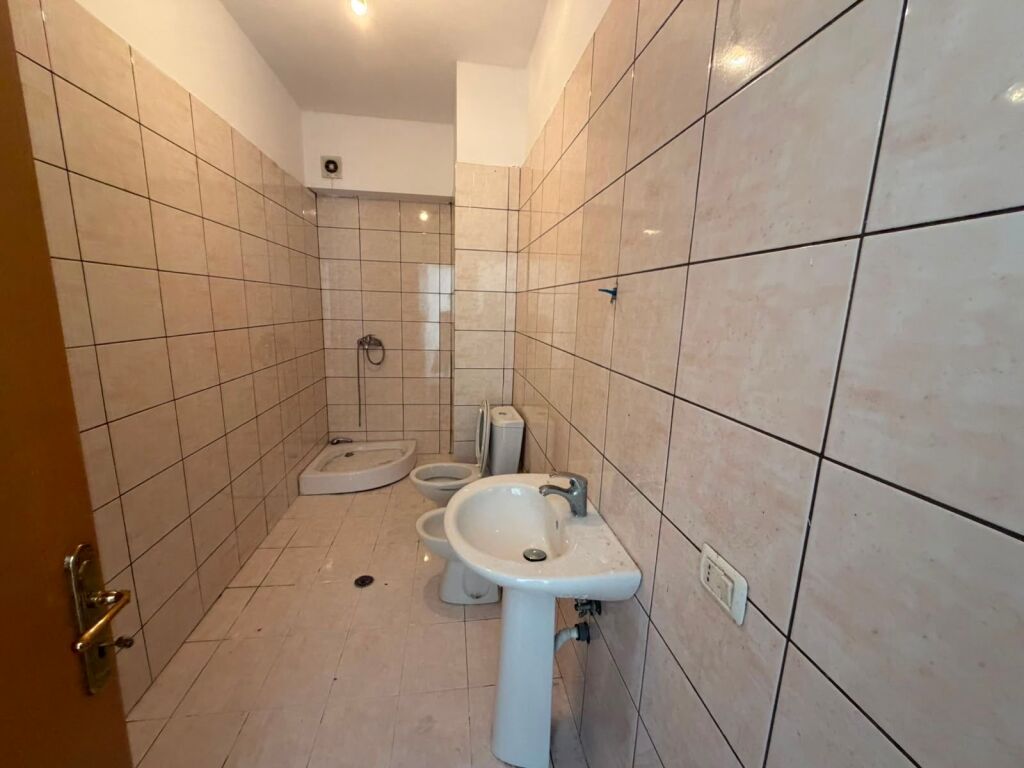 Shesim apart 2+1 Yzberisht te Bar Unik