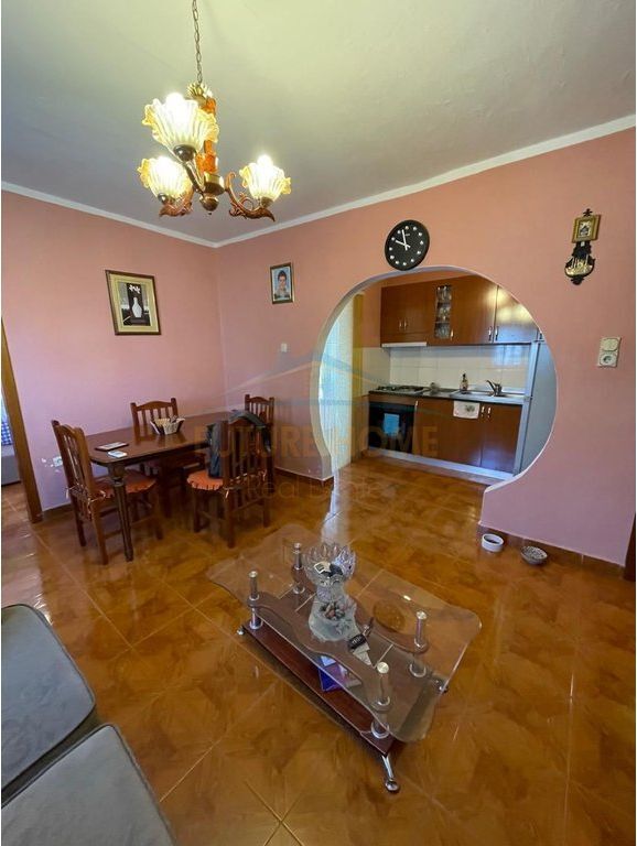 Qera, Apartament 2+1, Ish Parku i Autobuzave , Tirane.