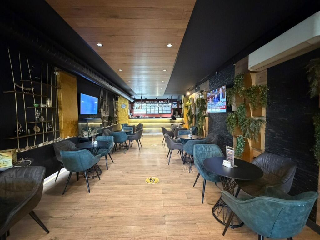 Bar Kafe per qira tek Pallati me Shigjeta.