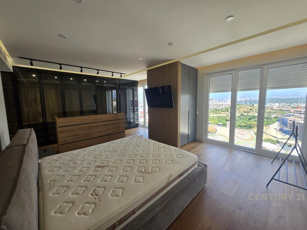 Villa con piscina in affitto a Kodra e Diellit 2!