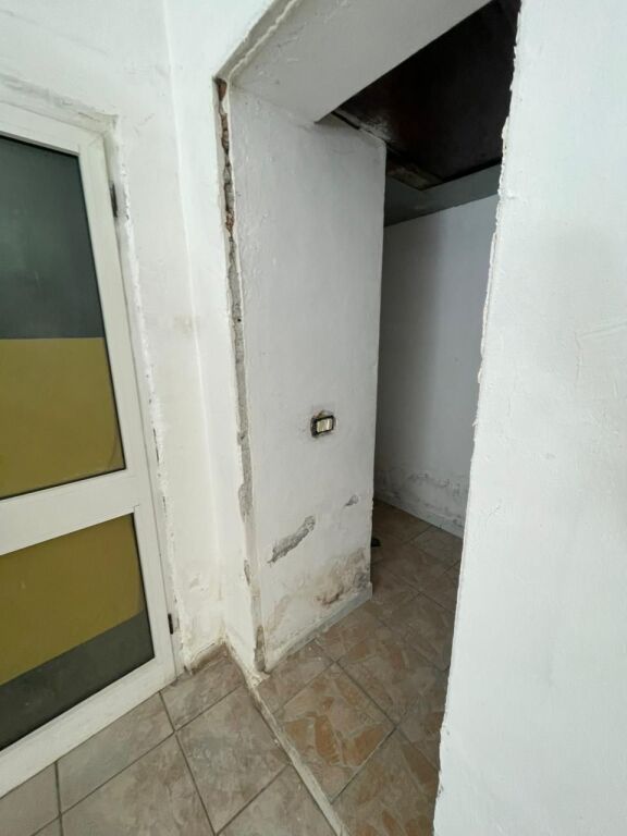 Dyqan 1+1 Me Qira në Kryqi i Kuq, Durrës