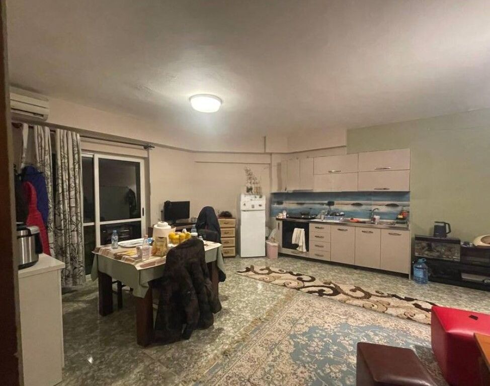 VENDIAMO, APPARTAMENTO 2+1 CON VERANDA, MUNICIPIO DI PARIGI❗️