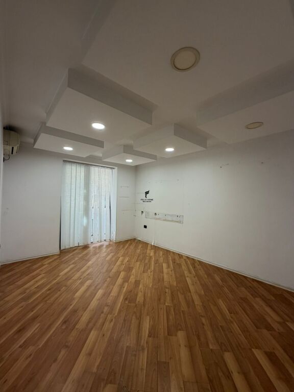 ZYRE ME QERA 70M2 RRUGA E KAVAJES 80.000 LEKE FH-79248