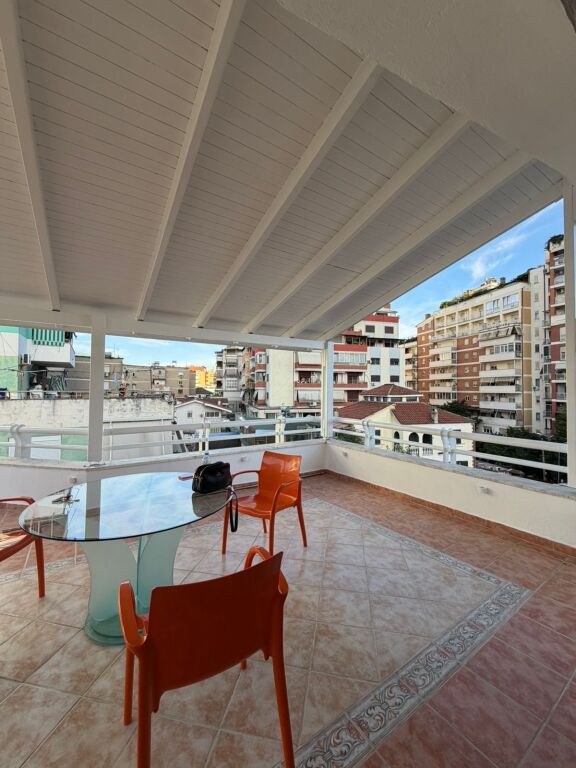 Jepet me Qira Apartament  3+1