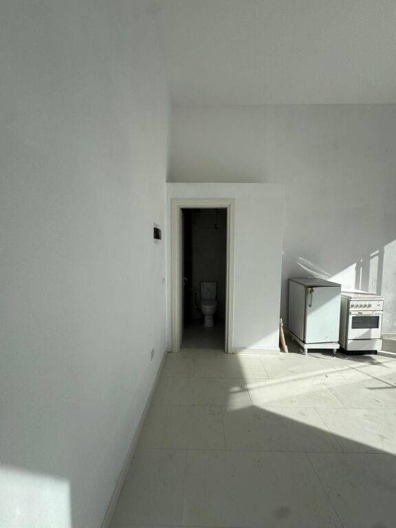 SHITET DYQAN SHKOLLA KUQE PAZARI I RI 27 M2