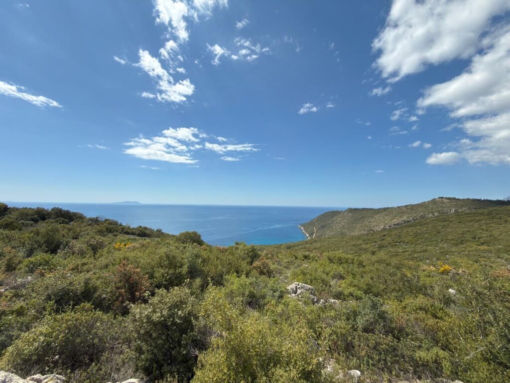 Shitet, Tokë me pamje nga deti "Gjipe" - Vlorë