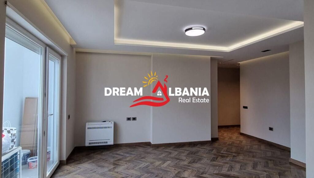 Spazio Commerciale/Clinica in Affitto nel Centro di Tirana, vicino a Kafe Flora (ID 42611091)