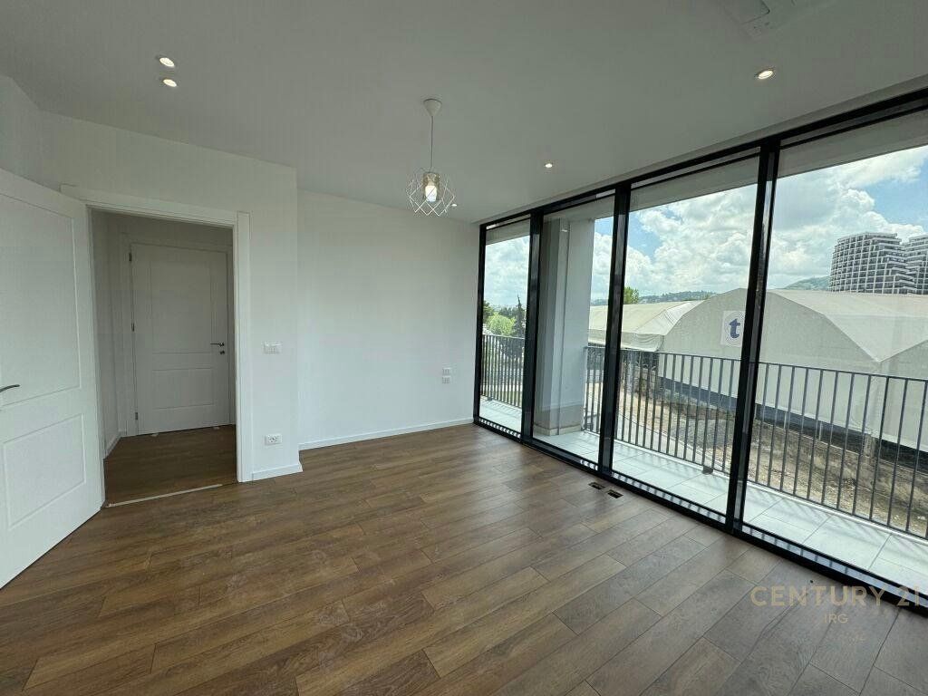 OFFICE SPACE FOR RENT 130M2 + PARKING SPACE AT KOSOVAREVE STREET IRG143037