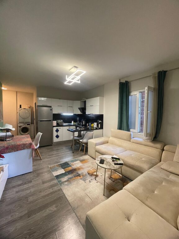 Shitet Apartament 1+1 ne Plazh