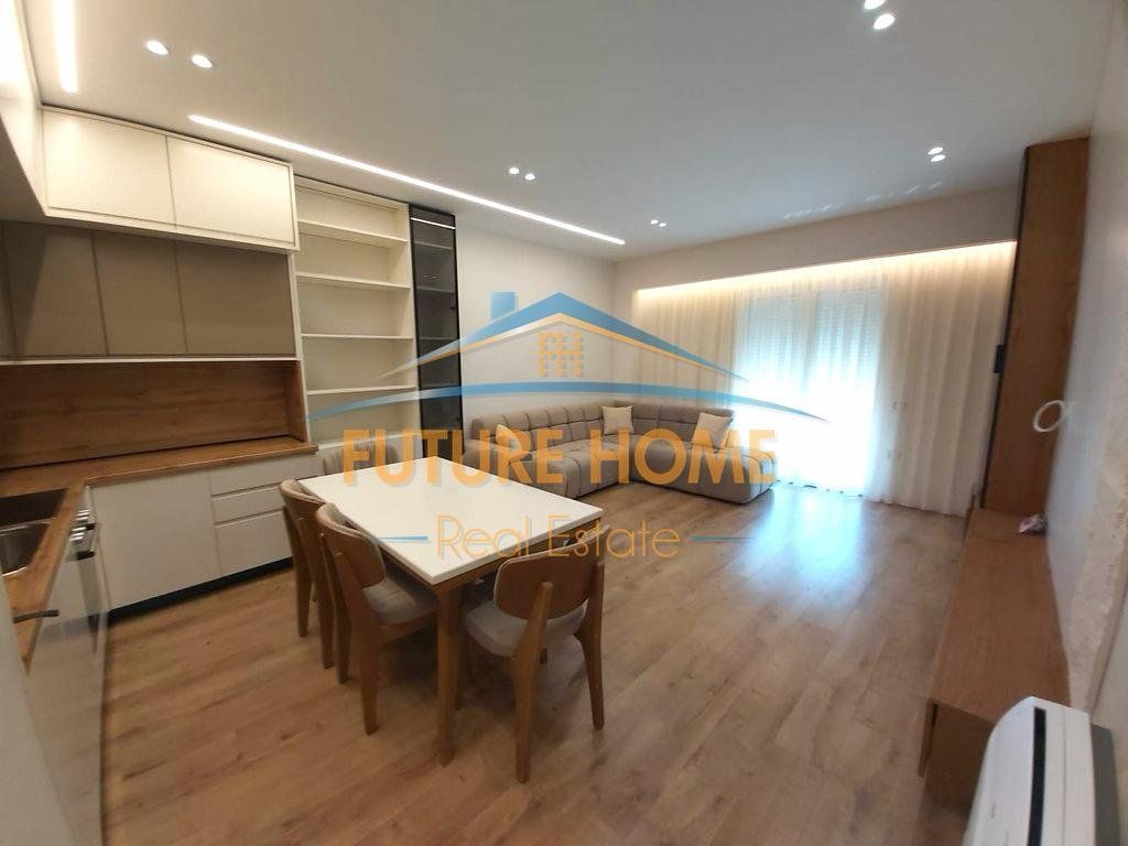 Qira, Apartament 2+1+2, Rruga e Barrikadave