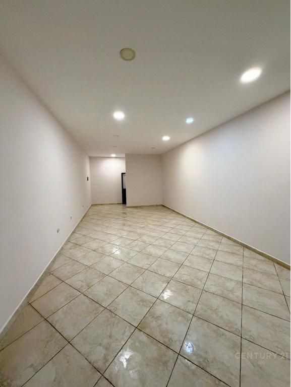 Locale in affitto in via Muhamet Gjollesha