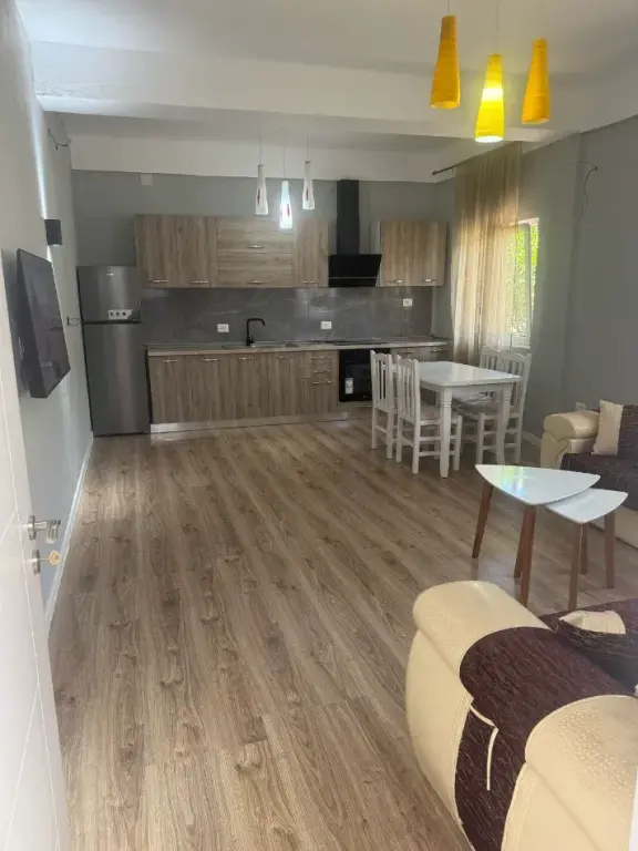 Qera | Apartament 2 + 1 | Rruga Ali Shefqeti | 370 €/muaj