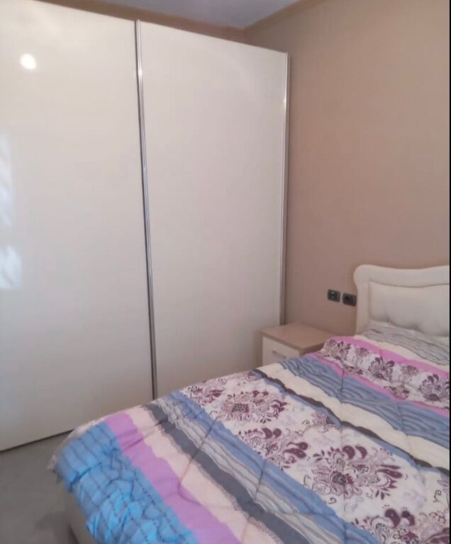 Astir prane Bar Artistit, jepet me qera apartament 2+1
